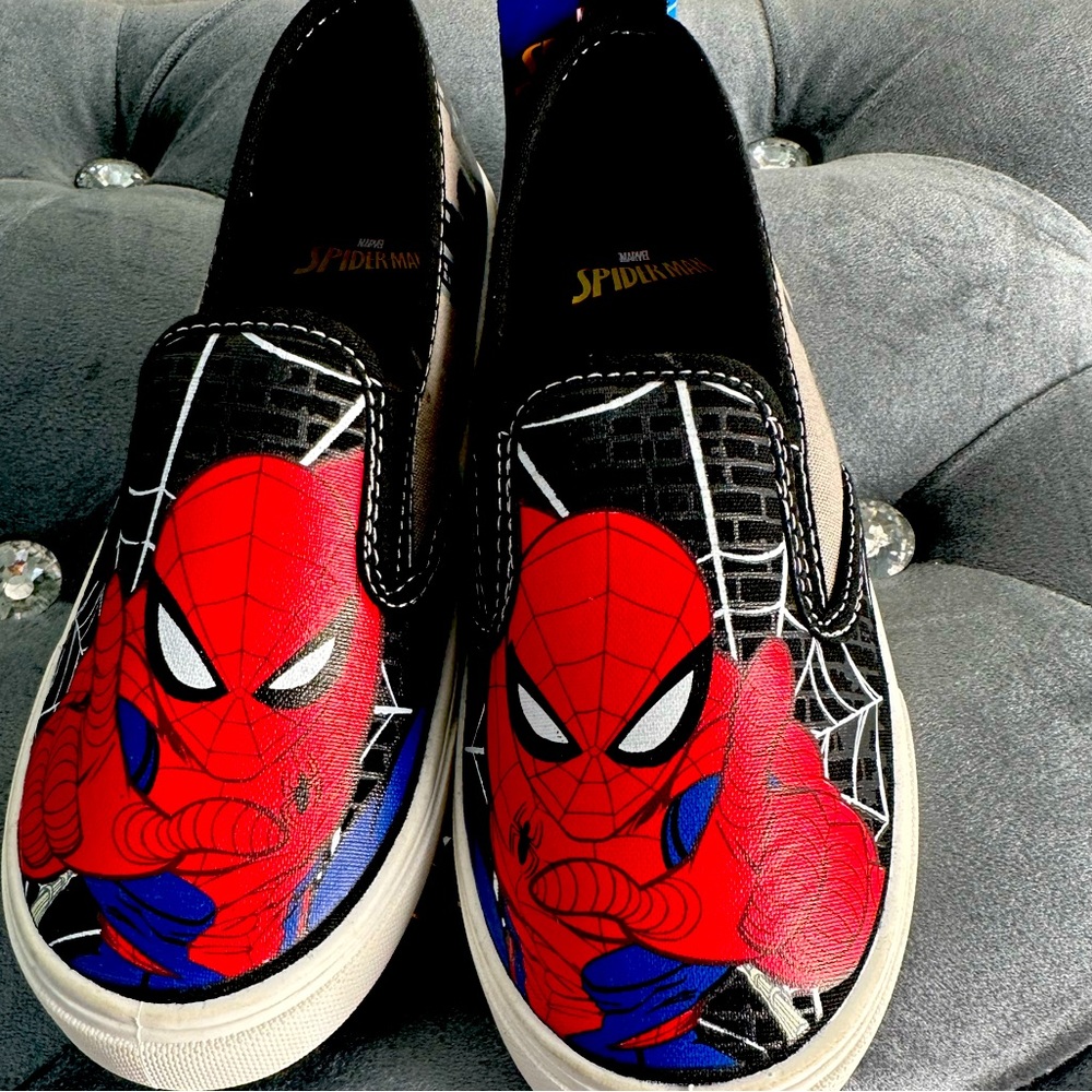 Chaussure pour garçon Spiderman pointure 13 très confortable